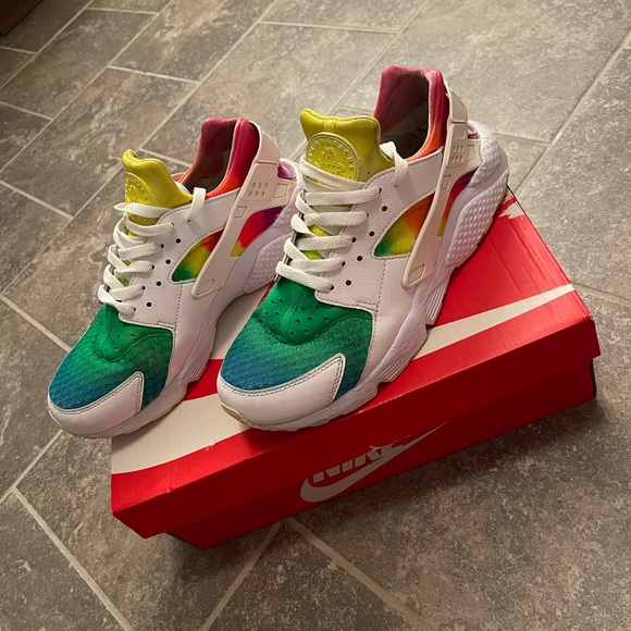 Women’s rainbow nike custom huarache’s size 10 - Picture 3 of 6